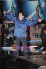 Rishi Kapoor on the sets of Sa Re Ga Ma in Famous Studio on 28th Sept 2010 (17).JPG
